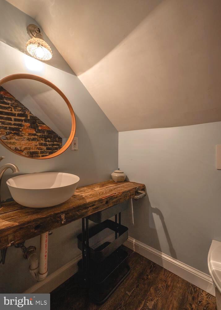 107 N FAIRFAX STREET N