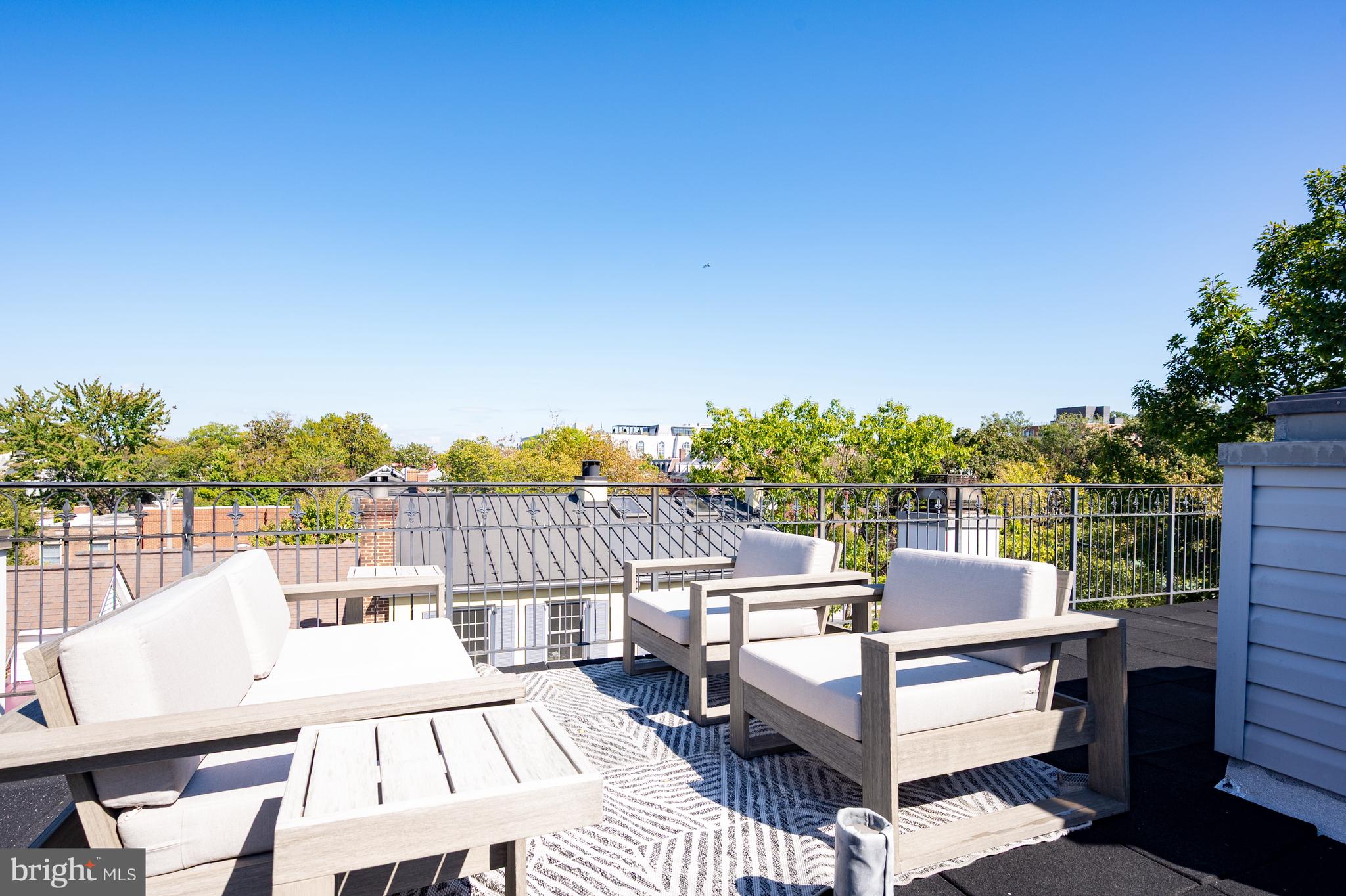 411 S COLUMBUS STREET 8