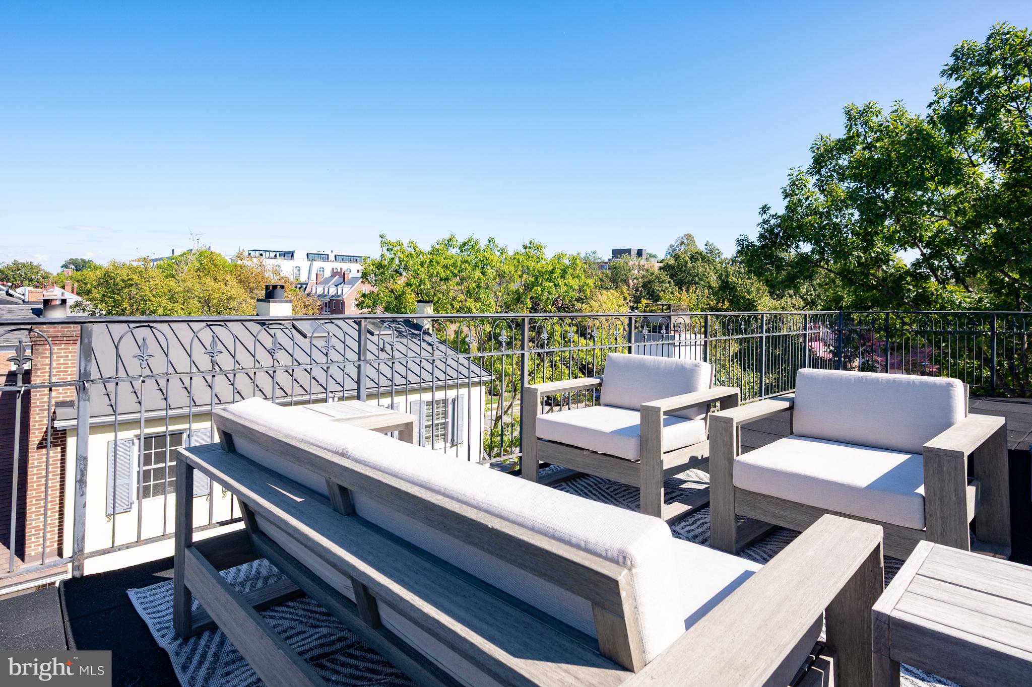 411 S COLUMBUS STREET 8