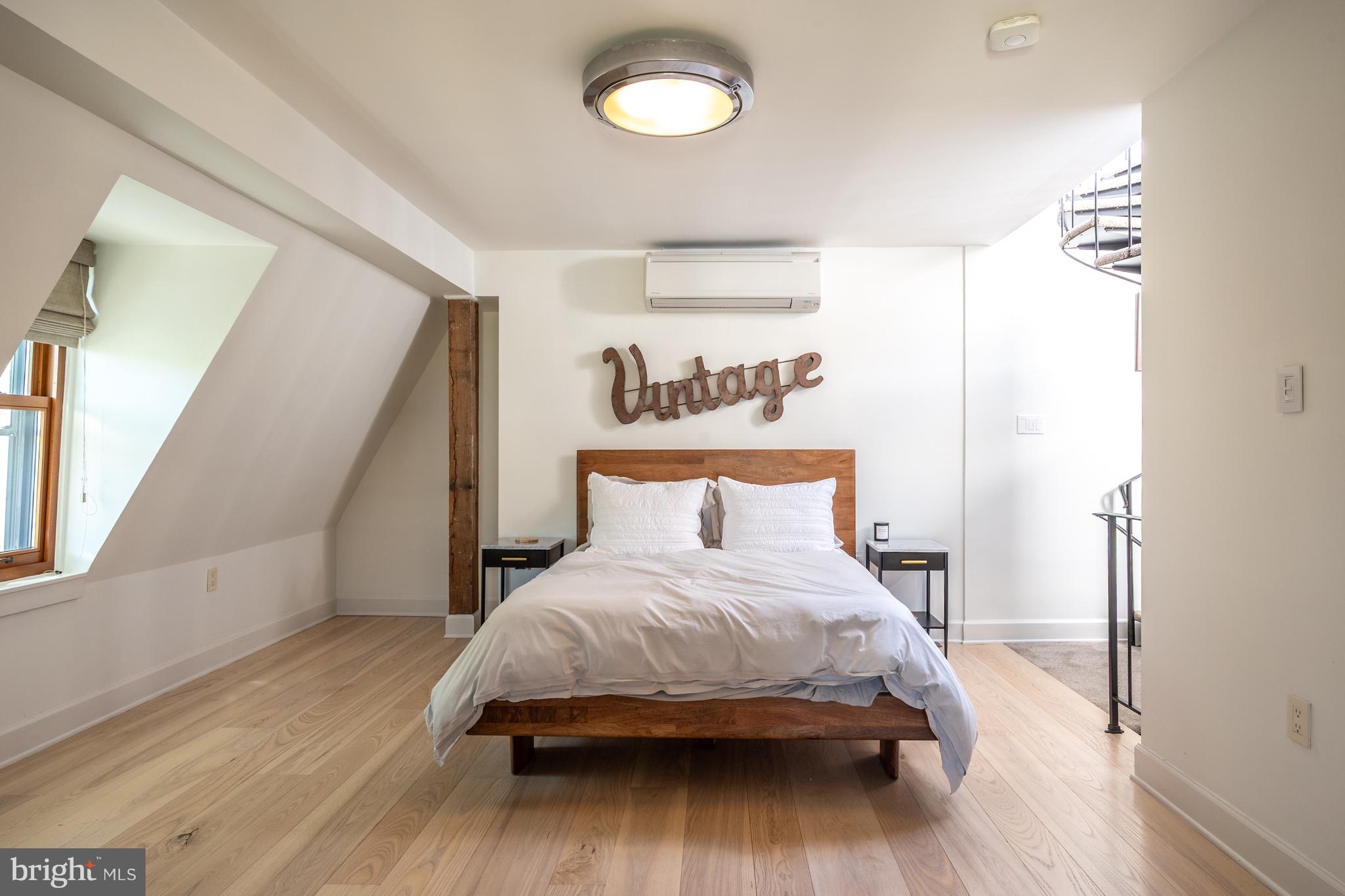 411 S COLUMBUS STREET 8