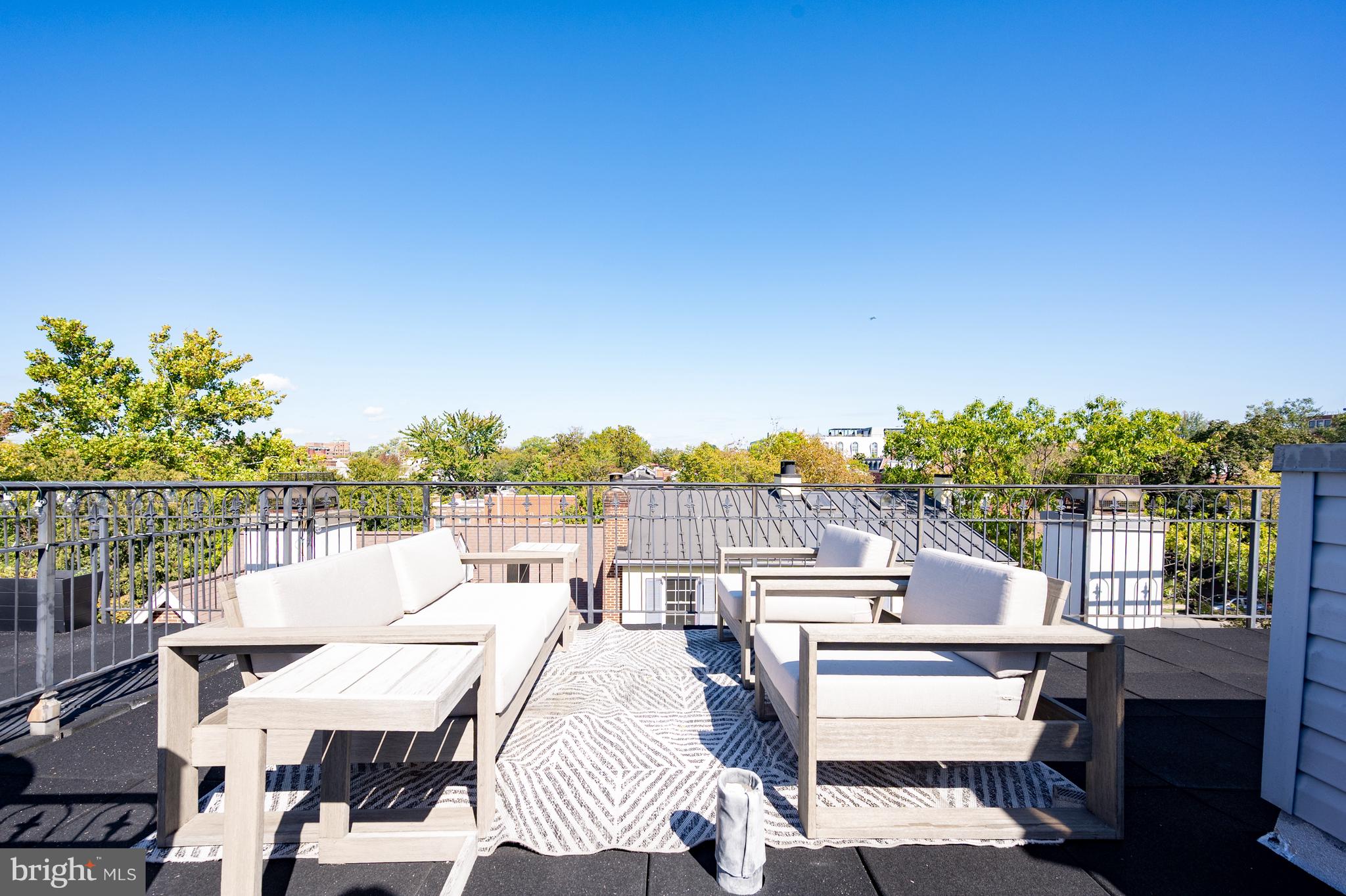 411 S COLUMBUS STREET 8