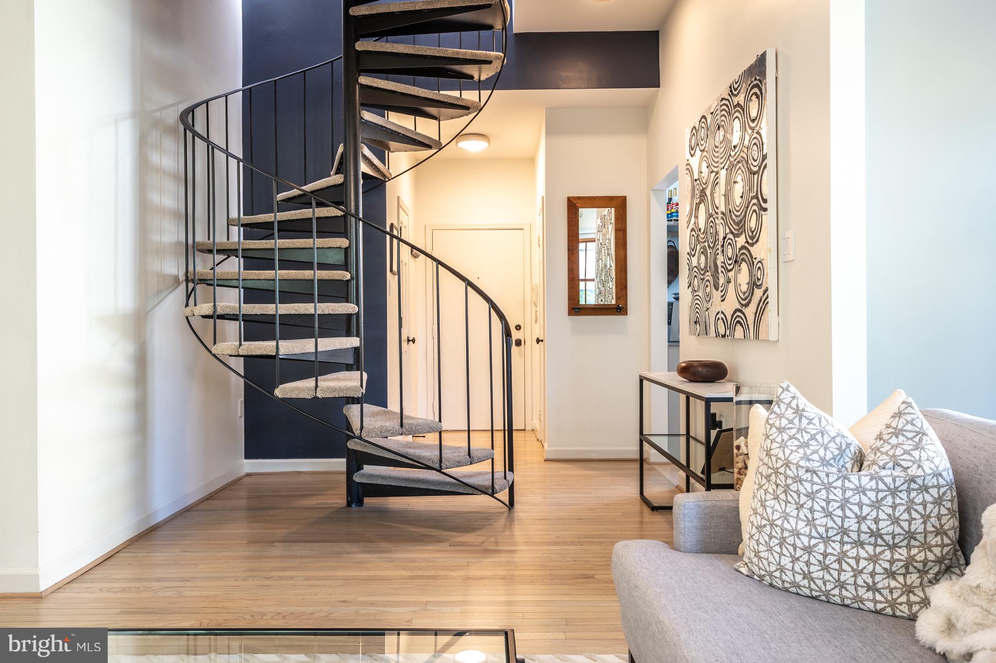 411 S COLUMBUS STREET 8