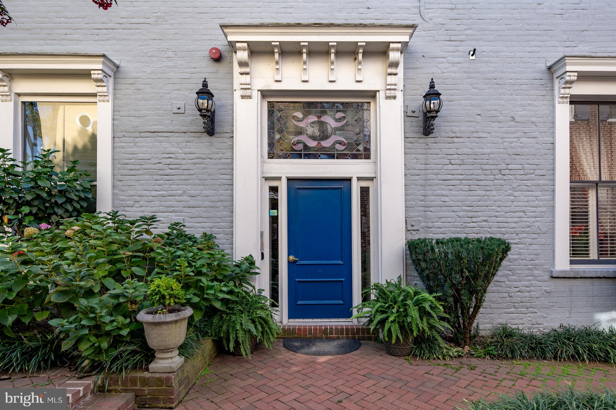 411 S COLUMBUS STREET 8