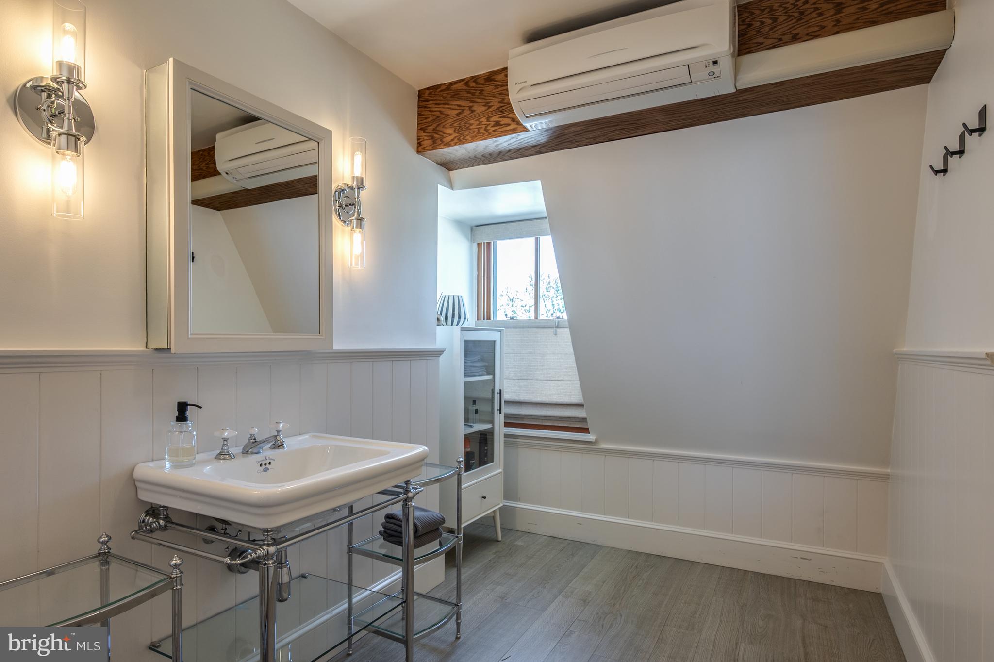 411 S COLUMBUS STREET 8