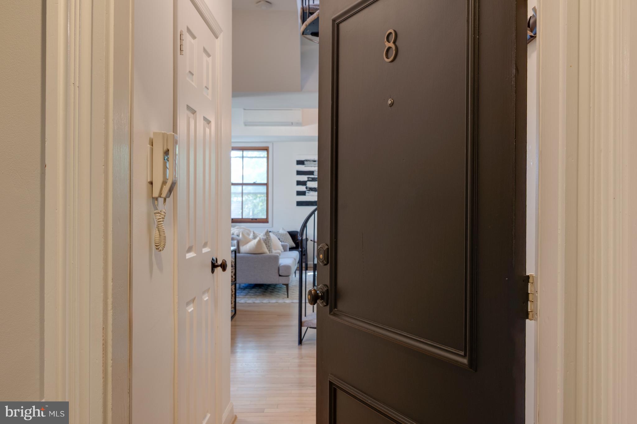 411 S COLUMBUS STREET 8