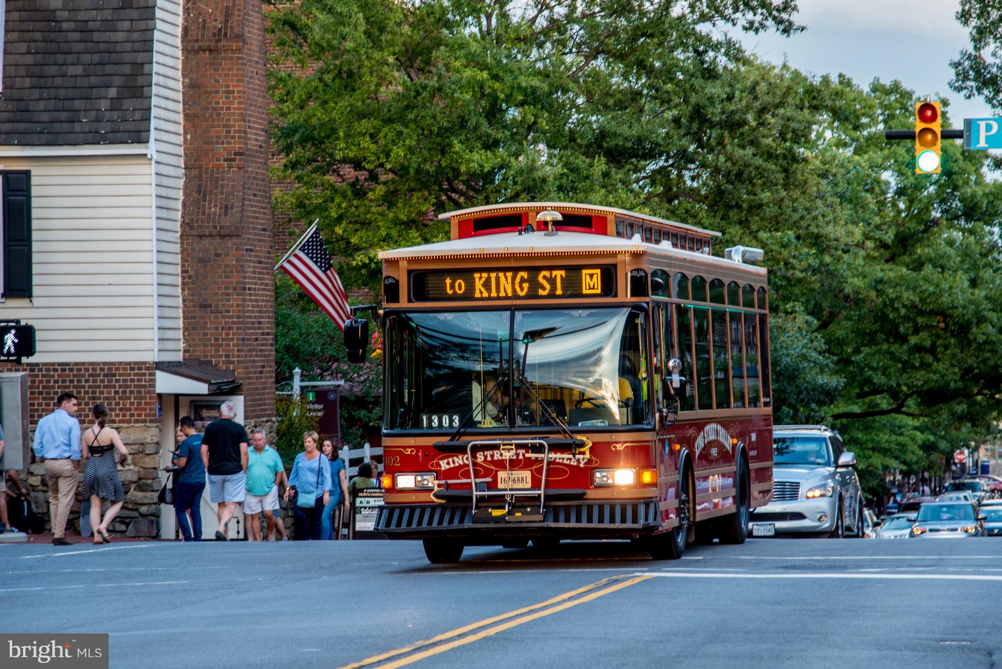 411 S COLUMBUS STREET 8