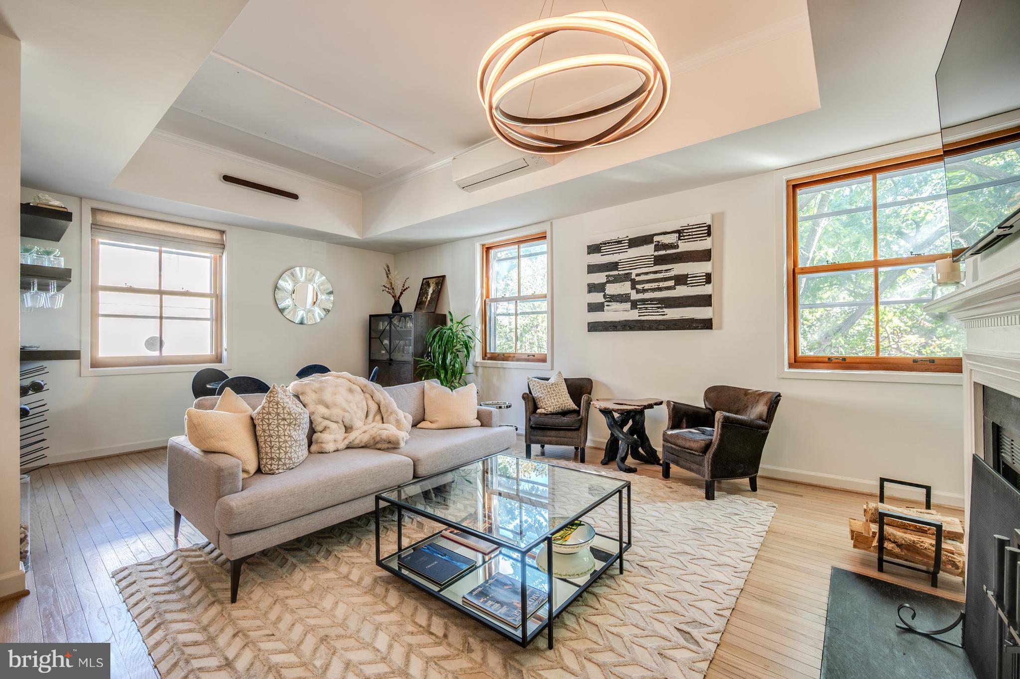 411 S COLUMBUS STREET 8