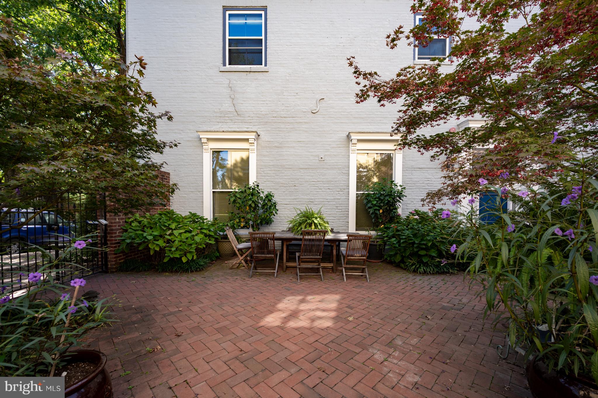 411 S COLUMBUS STREET 8