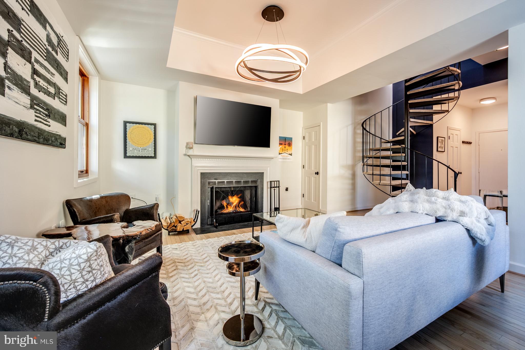 411 S COLUMBUS STREET 8