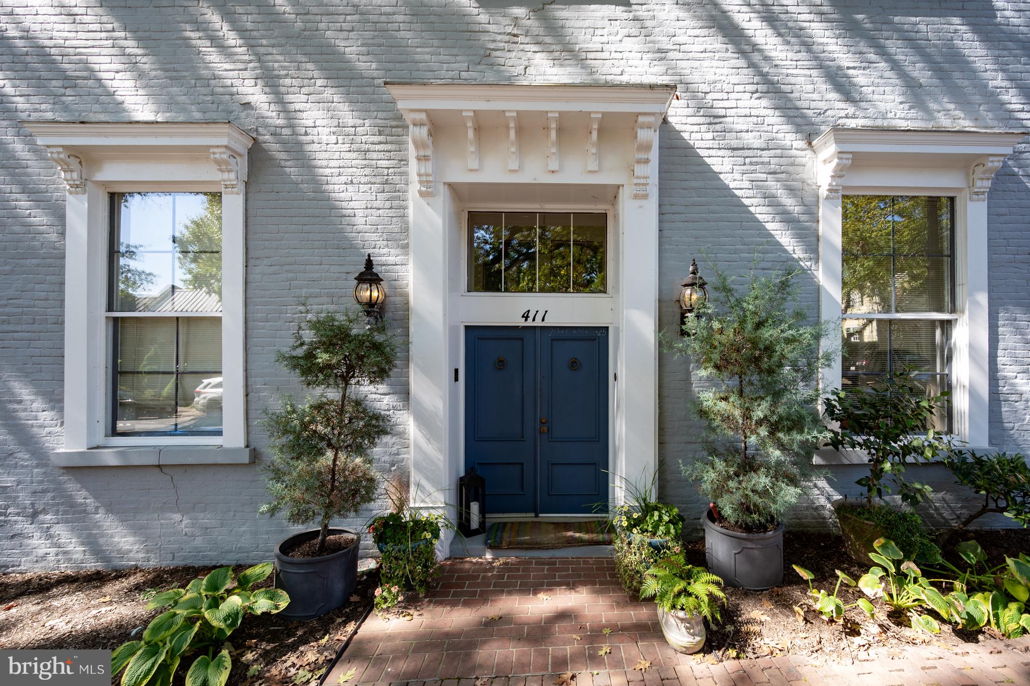 411 S COLUMBUS STREET 8