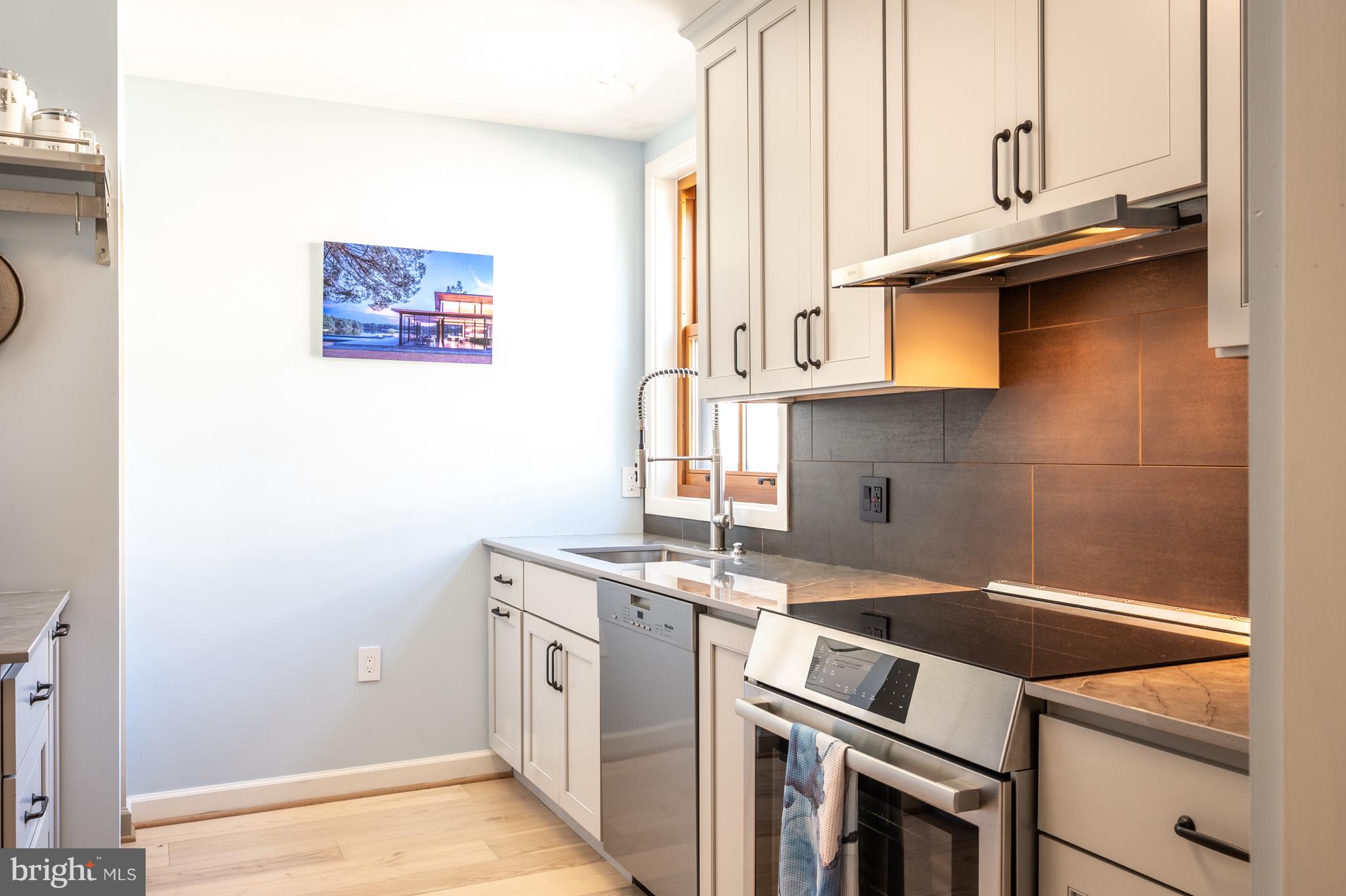 411 S COLUMBUS STREET 8