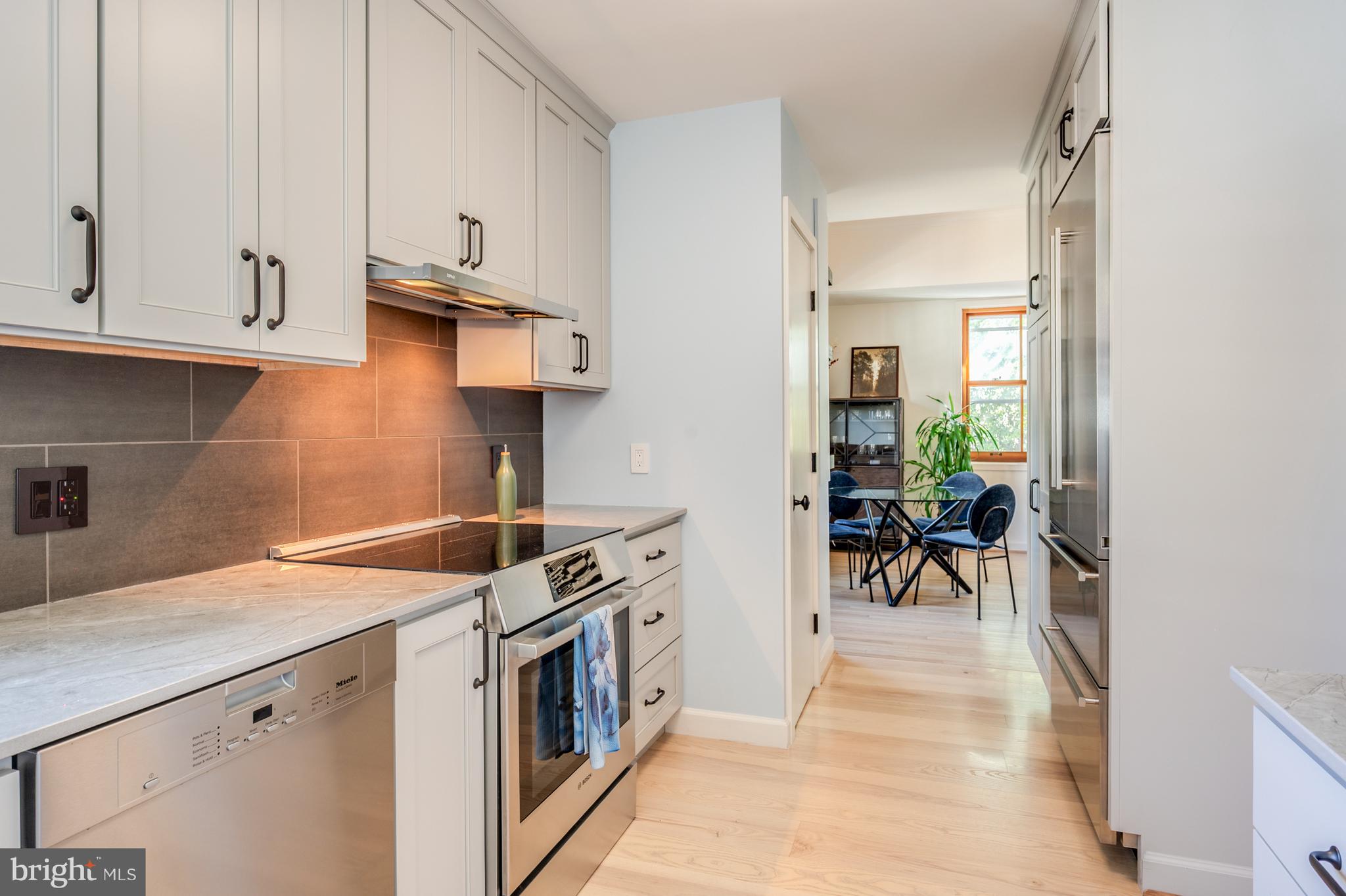 411 S COLUMBUS STREET 8