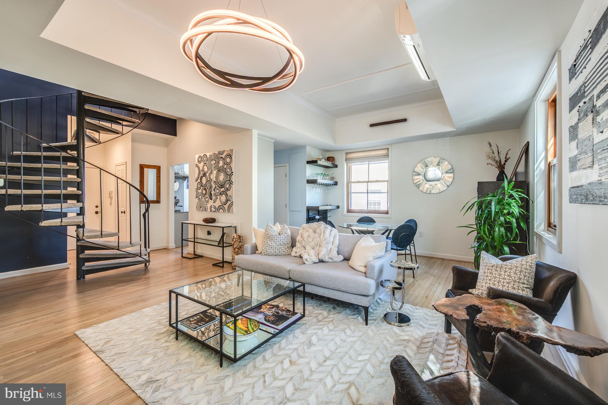 411 S COLUMBUS STREET 8