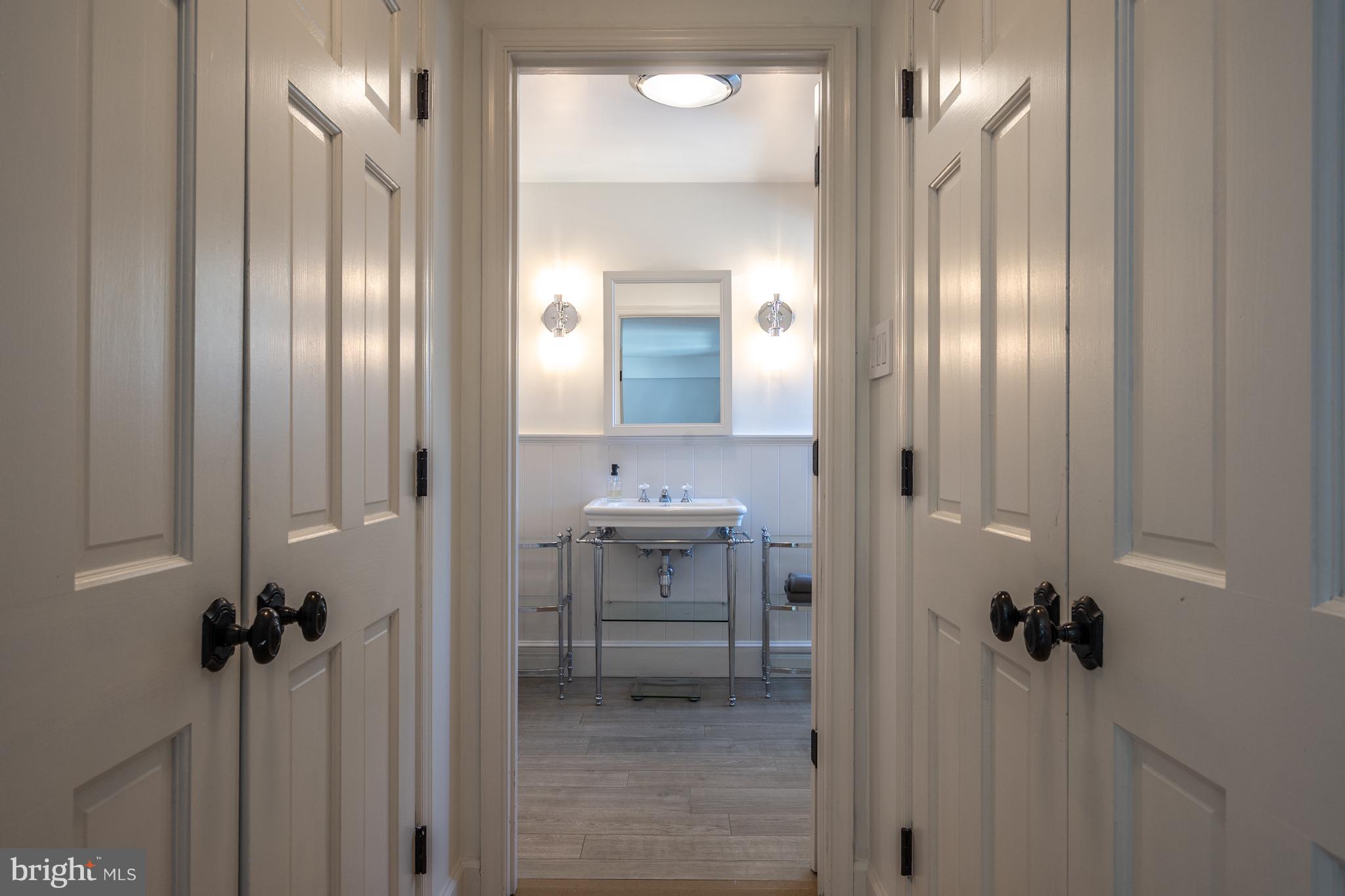 411 S COLUMBUS STREET 8