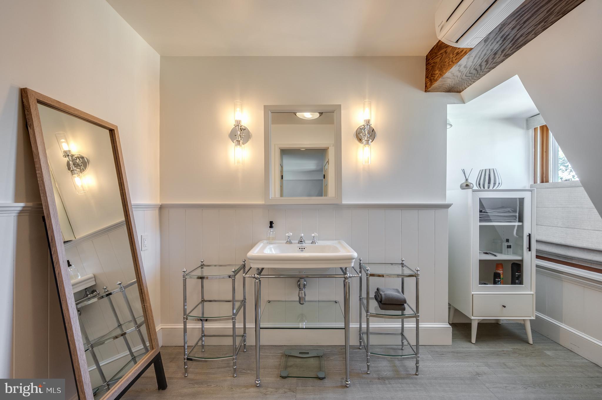 411 S COLUMBUS STREET 8