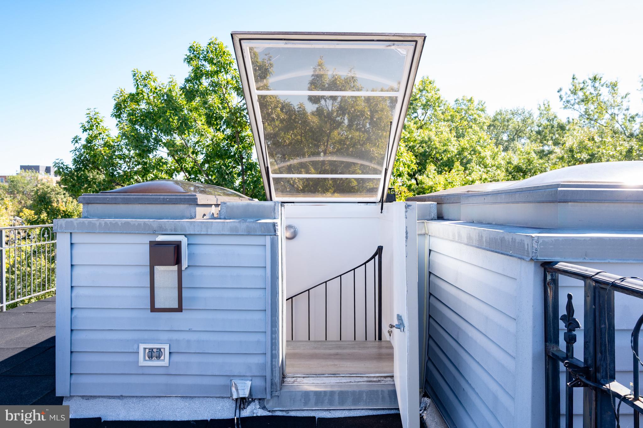 411 S COLUMBUS STREET 8