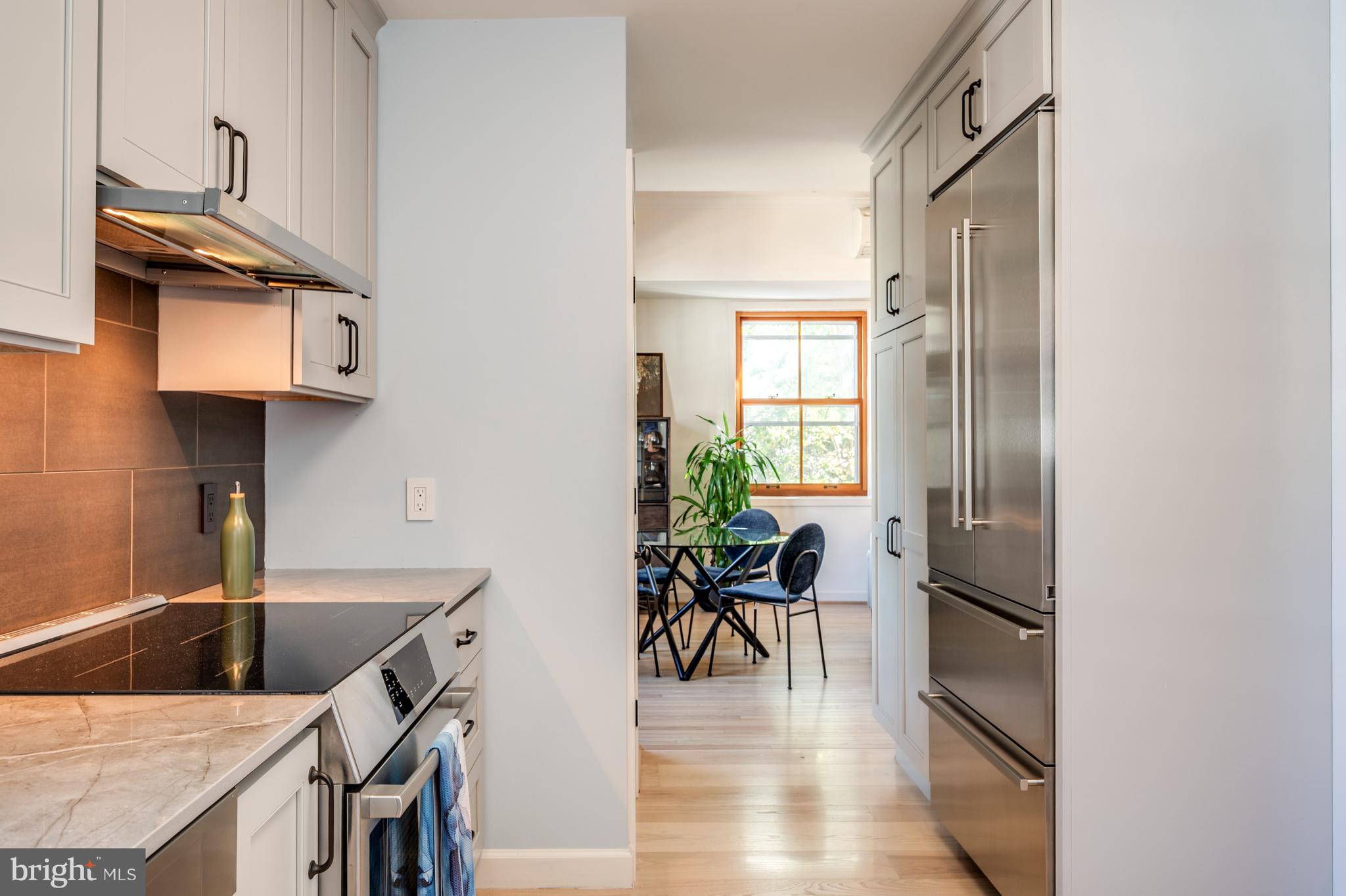 411 S COLUMBUS STREET 8