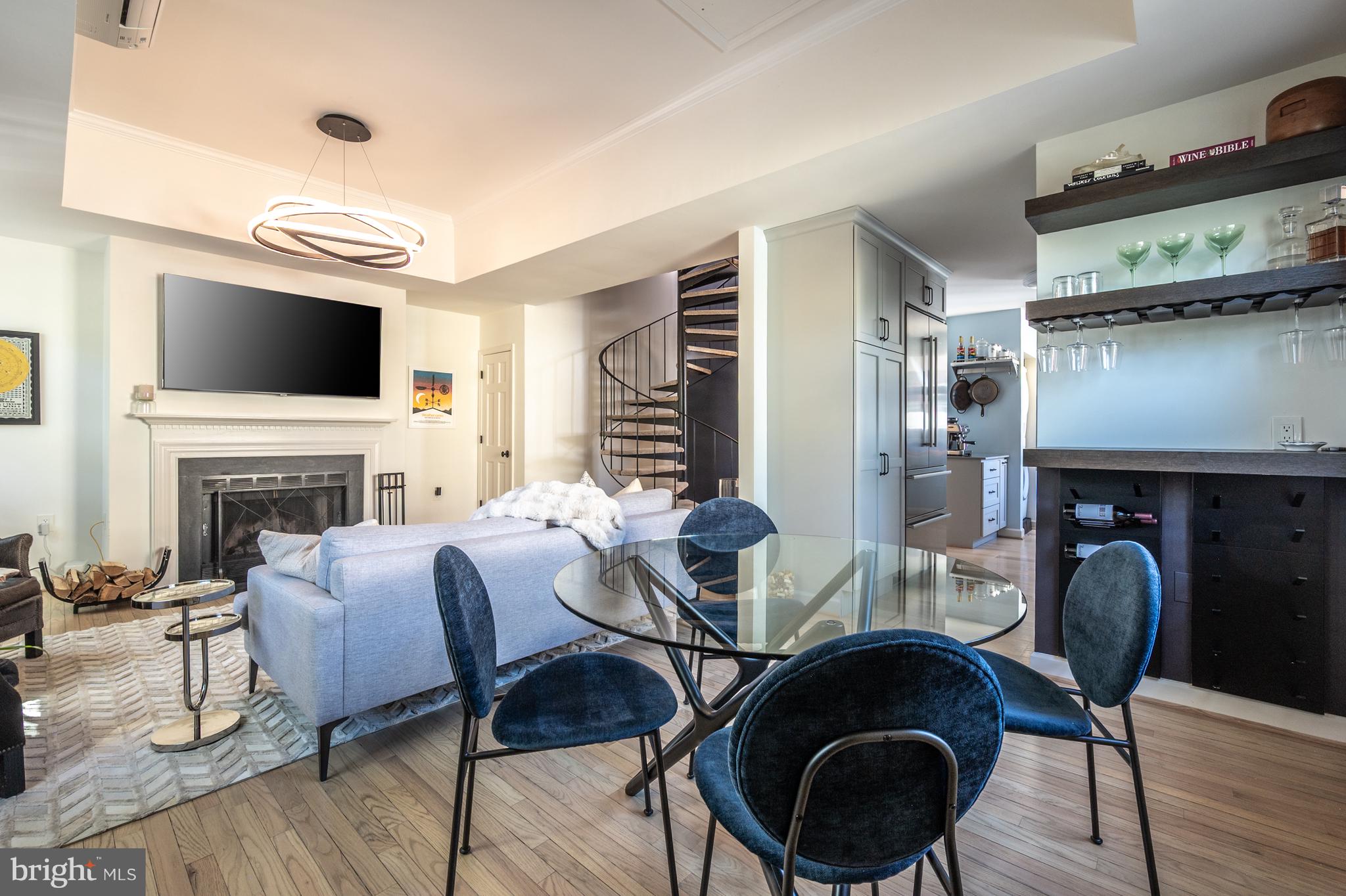 411 S COLUMBUS STREET 8