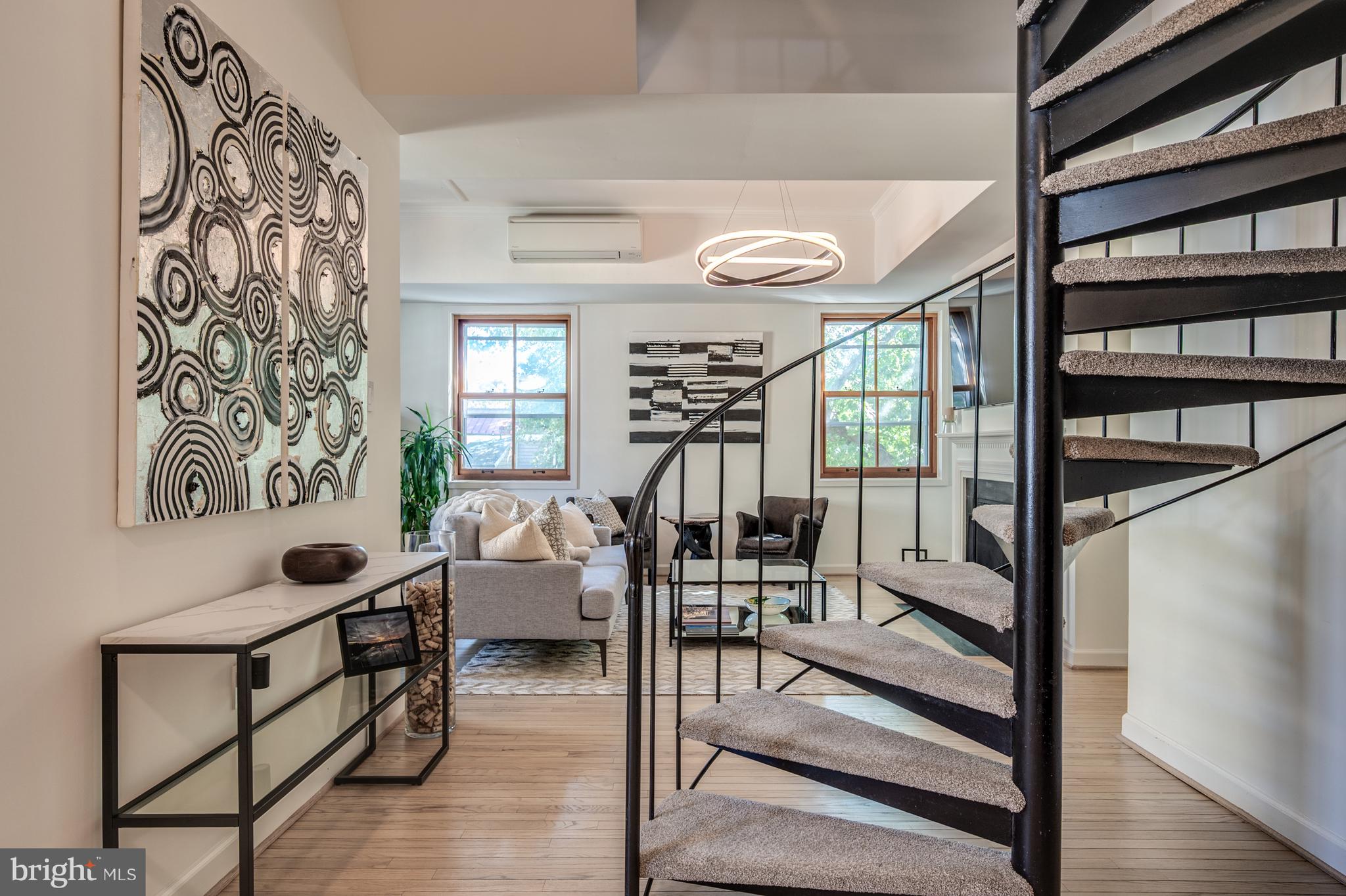 411 S COLUMBUS STREET 8