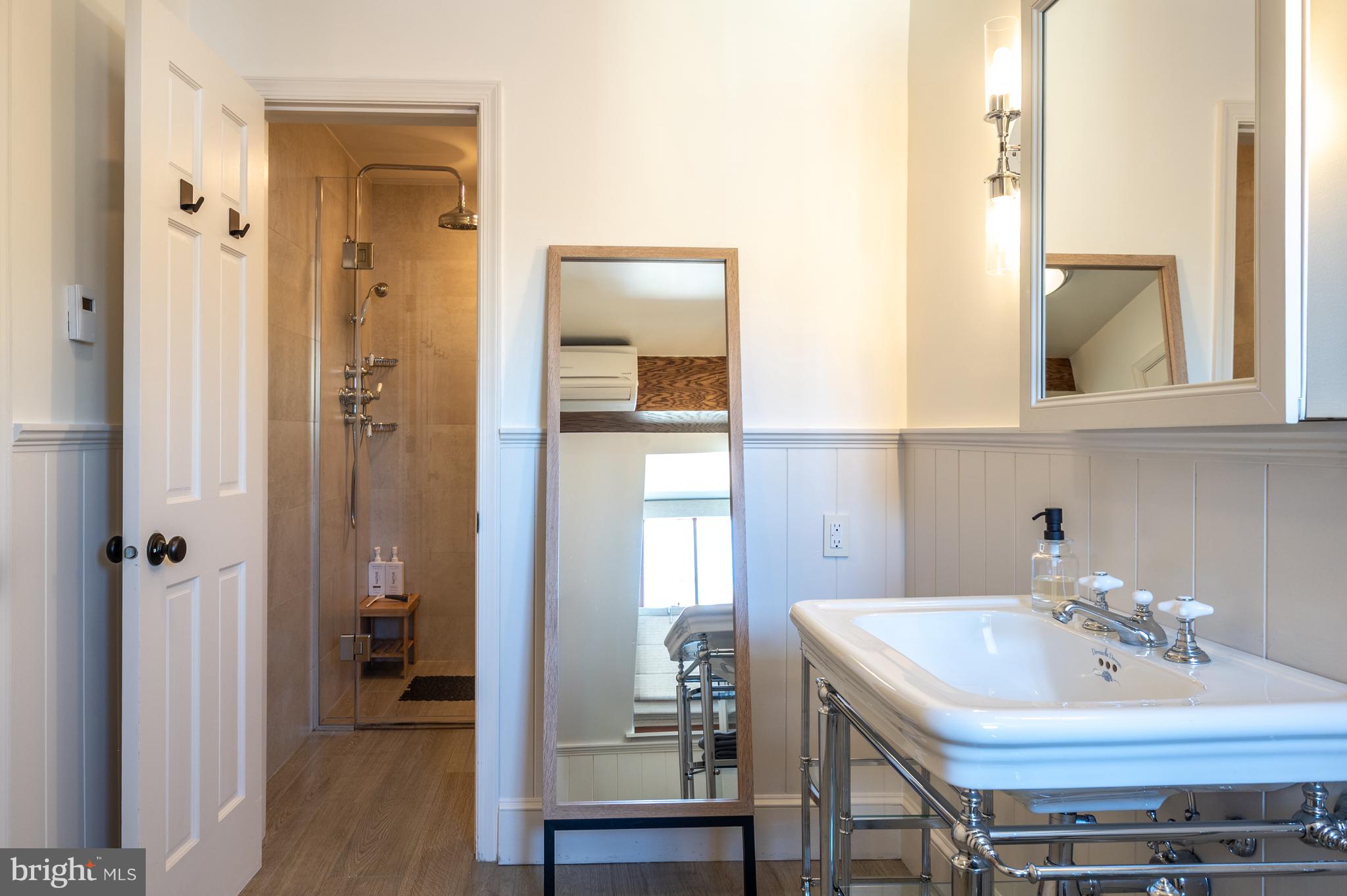 411 S COLUMBUS STREET 8