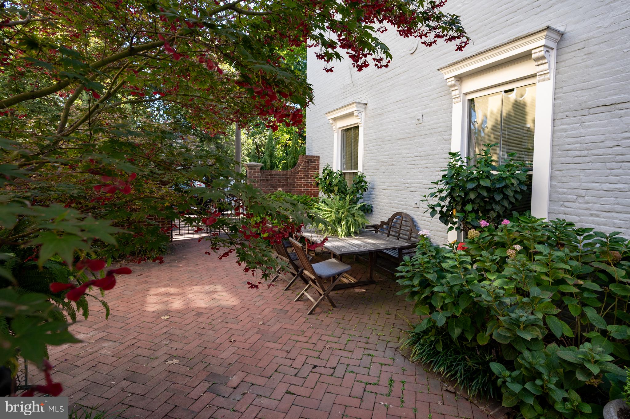 411 S COLUMBUS STREET 8