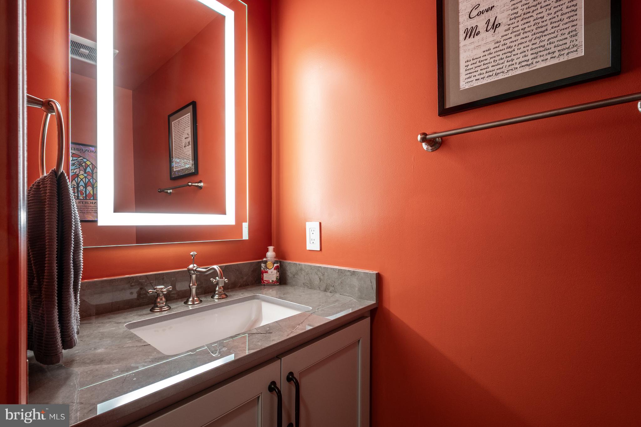 411 S COLUMBUS STREET 8