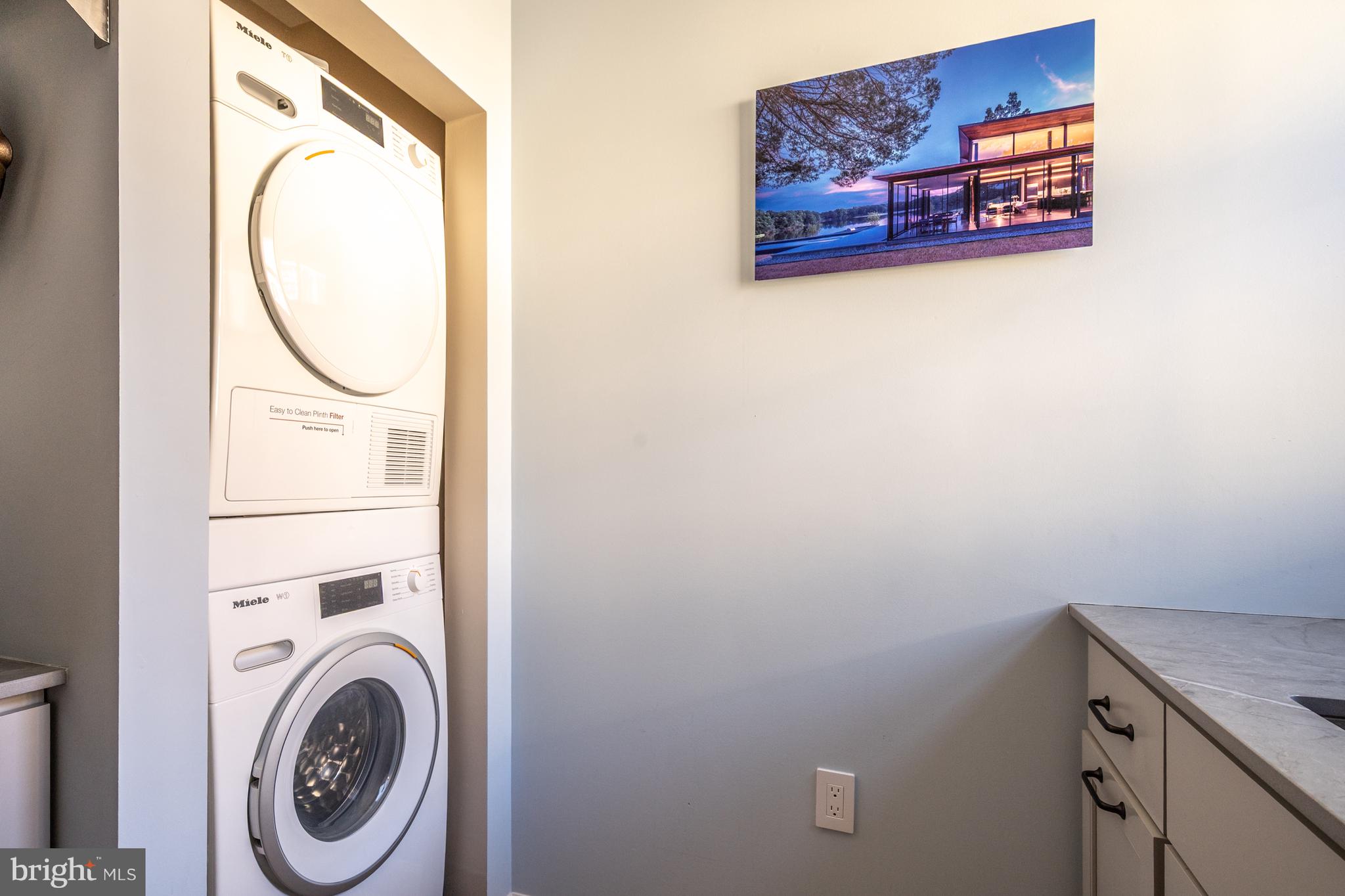 411 S COLUMBUS STREET 8