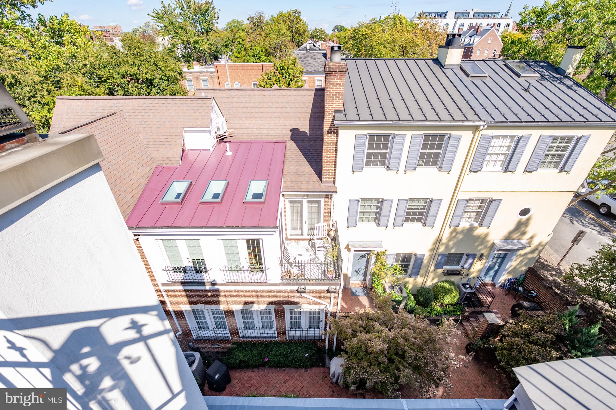 411 S COLUMBUS STREET 8