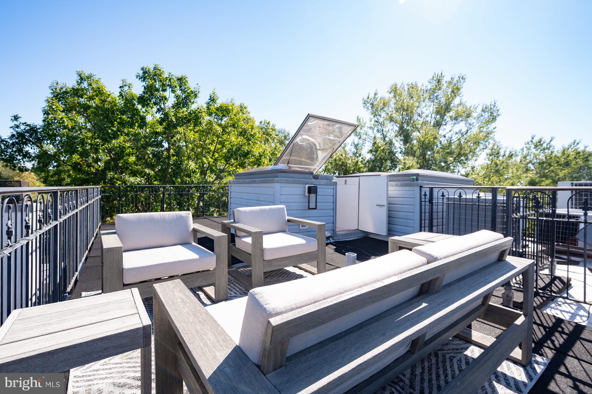 411 S COLUMBUS STREET 8