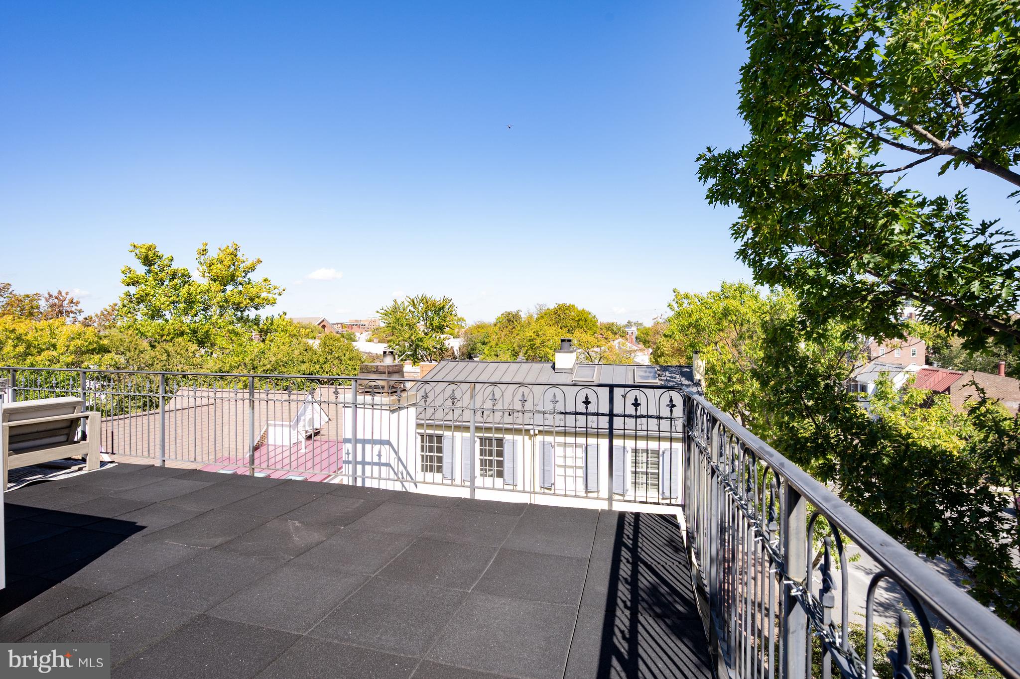 411 S COLUMBUS STREET 8