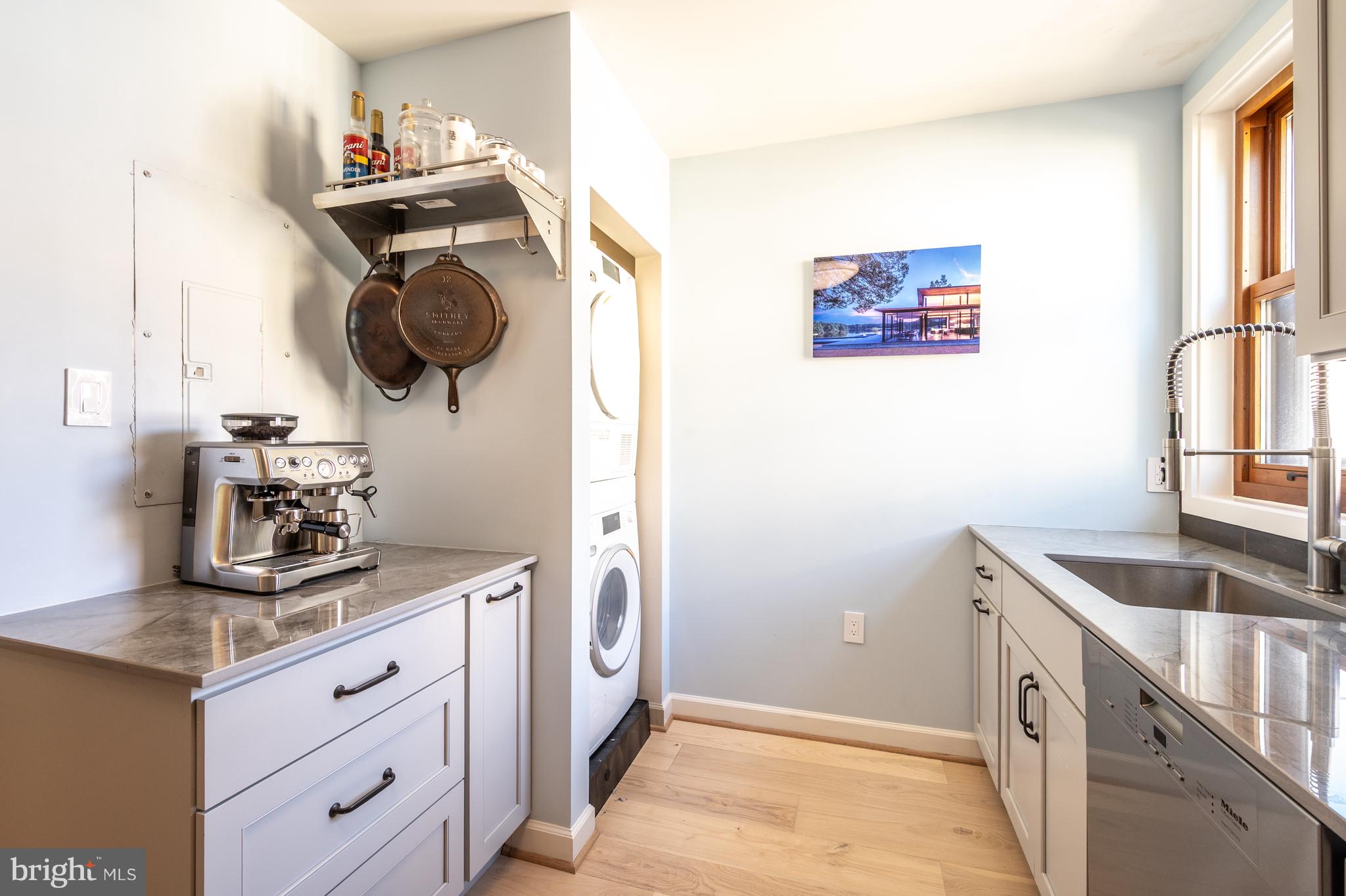 411 S COLUMBUS STREET 8