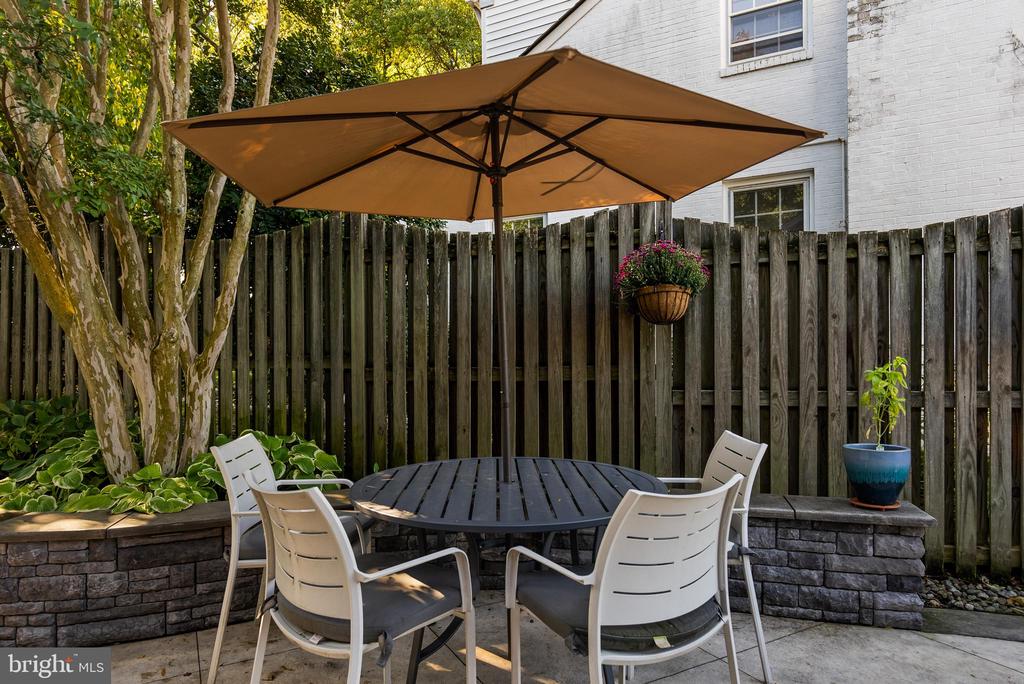 205 VASSAR PLACE