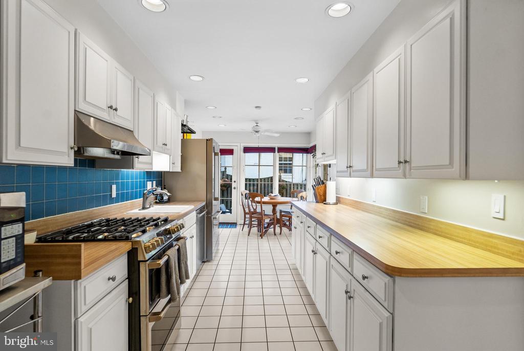 205 VASSAR PLACE
