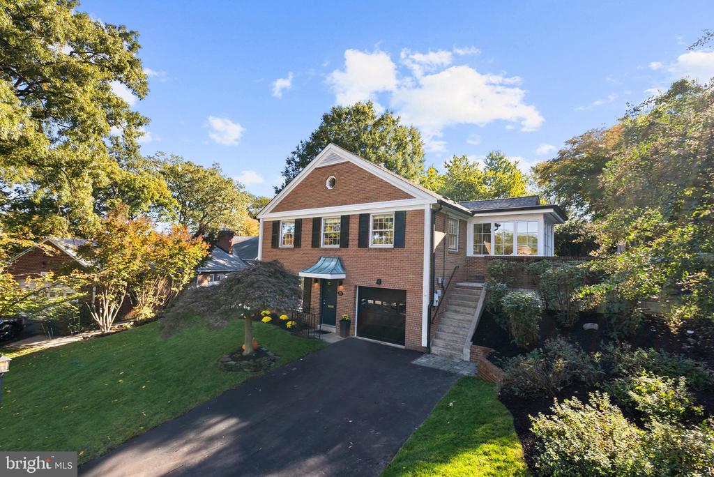 205 VASSAR PLACE