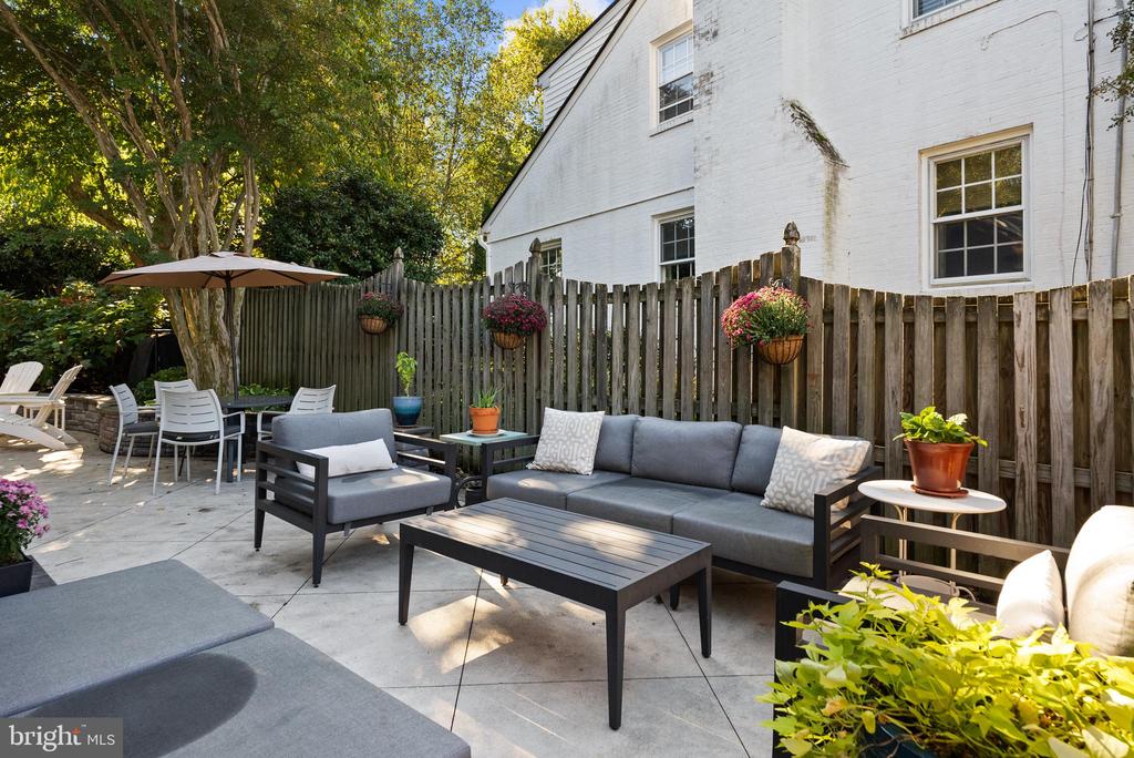 205 VASSAR PLACE