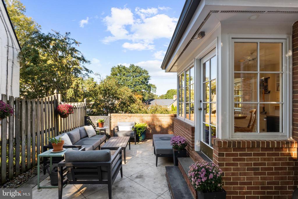 205 VASSAR PLACE