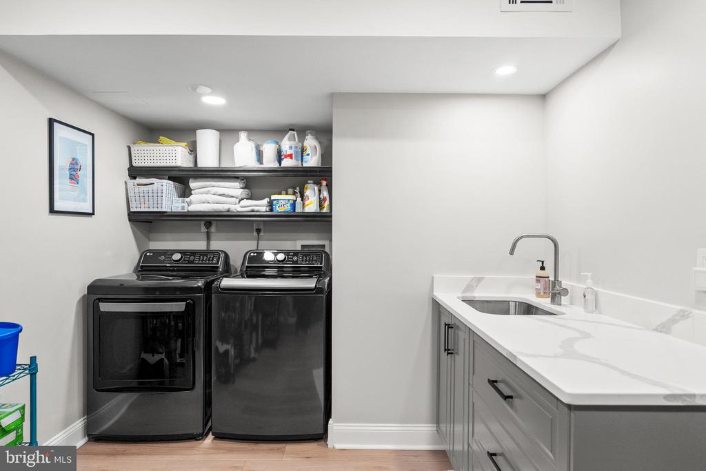 205 VASSAR PLACE