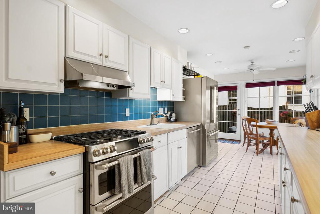 205 VASSAR PLACE