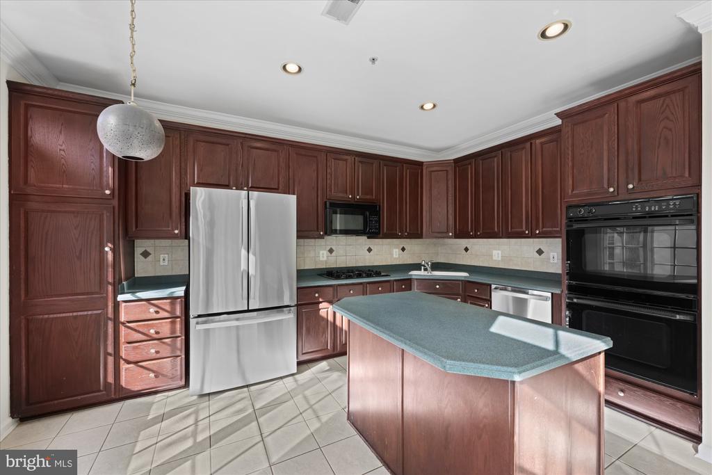 4908 WAPLE LANE
