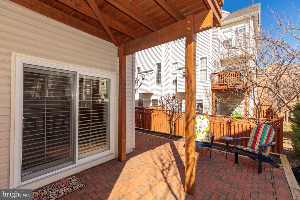 5016 GRIMM DRIVE
