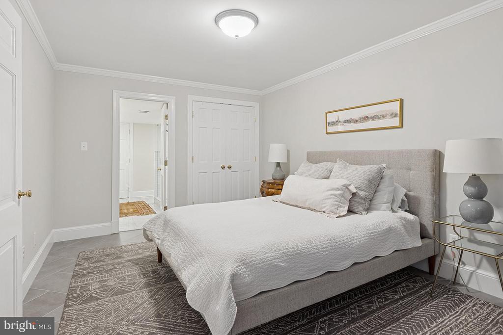 1306 BISHOP LANE
