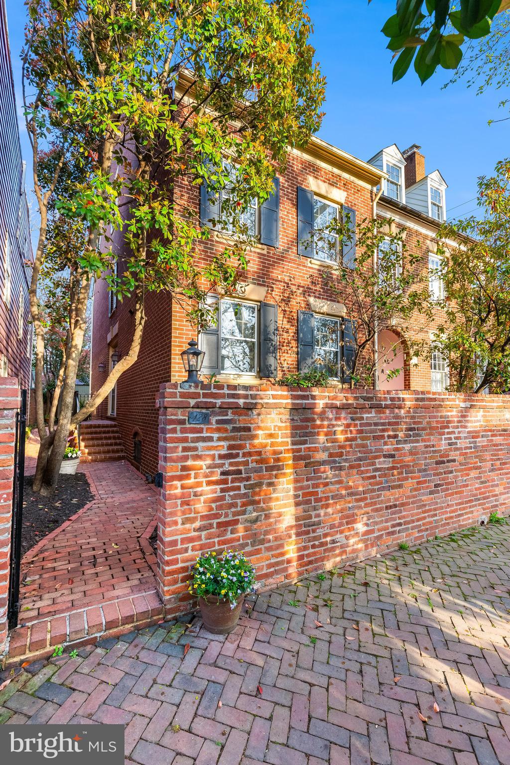 428 S FAIRFAX STREET