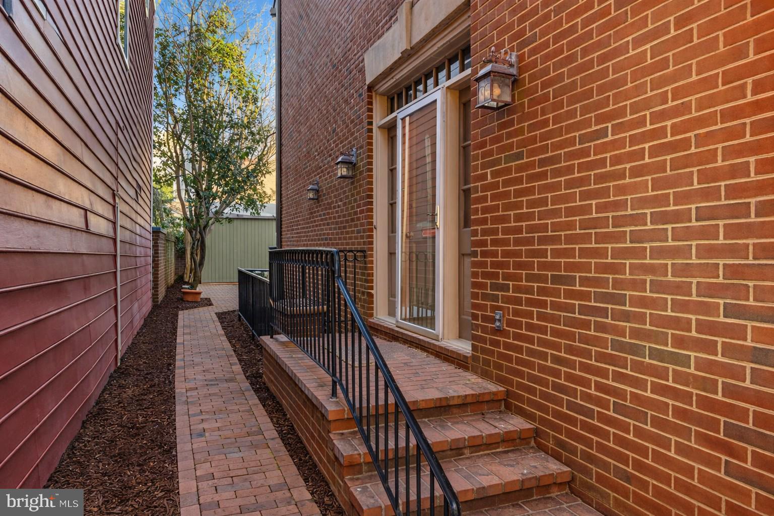 428 S FAIRFAX STREET