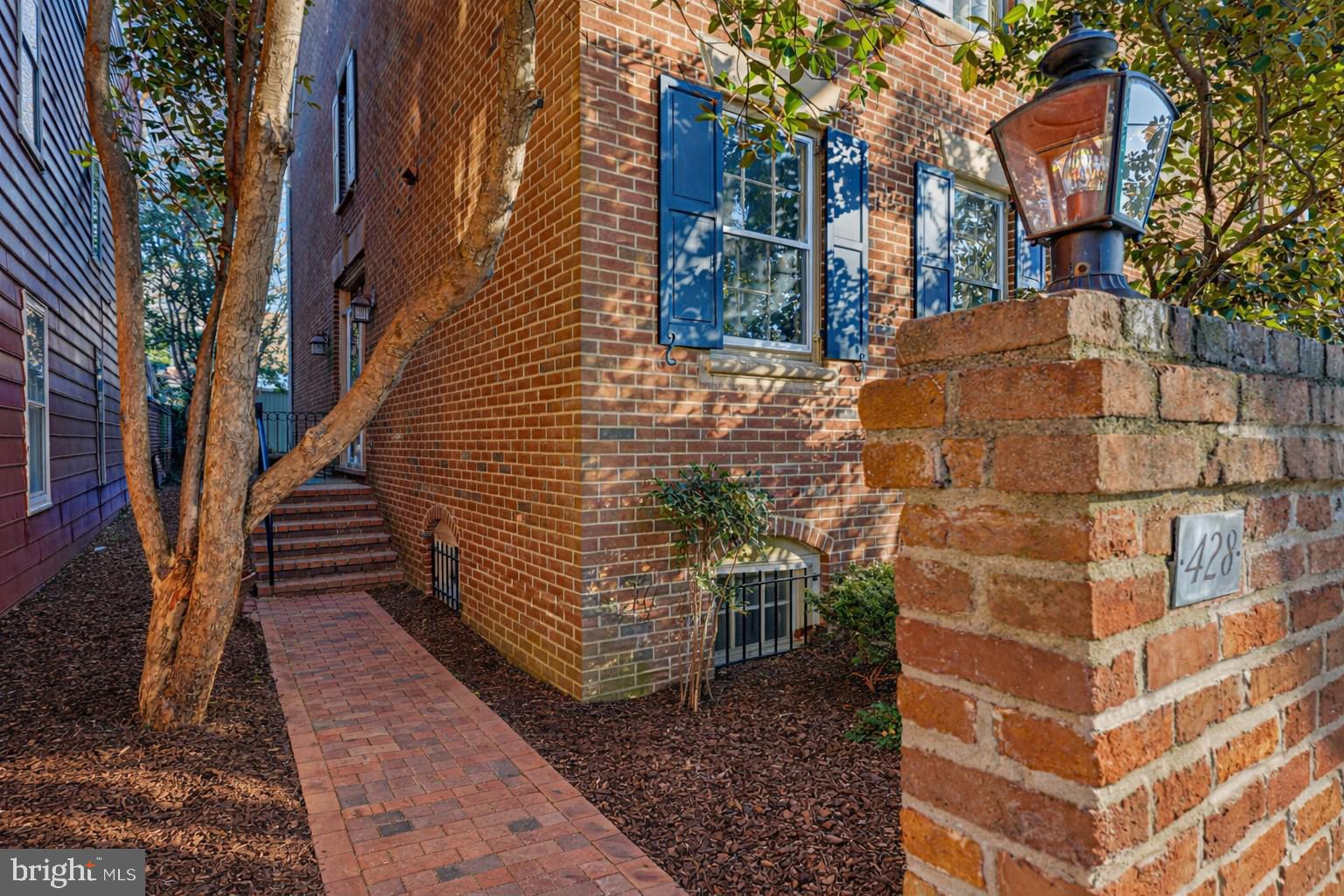 428 S FAIRFAX STREET