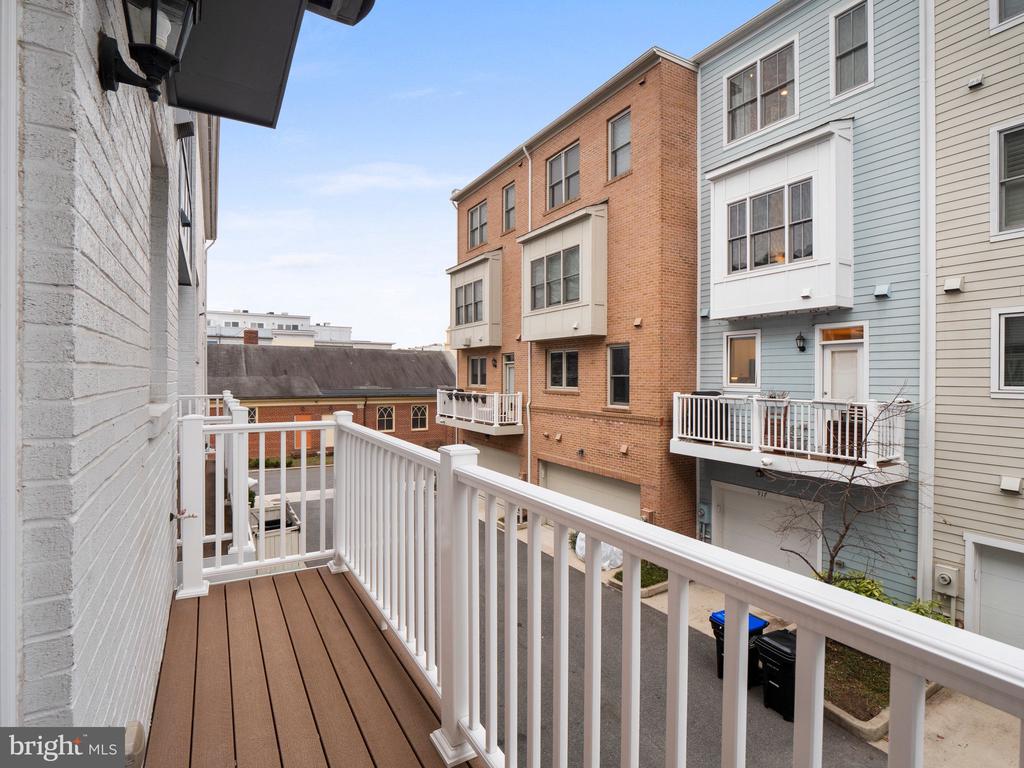 918 PETE JONES WAY