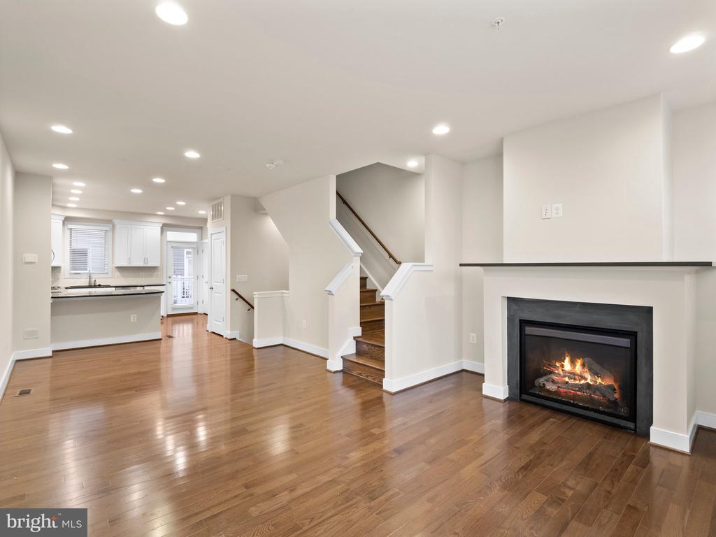 918 PETE JONES WAY