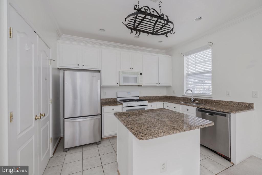 5108 ENGLISH TERRACE 104