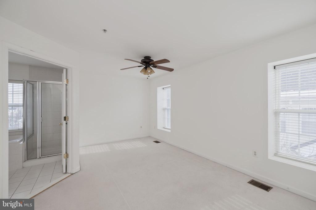 5108 ENGLISH TERRACE 104