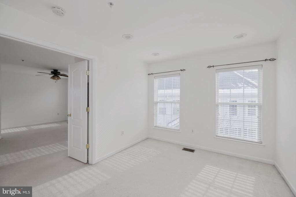 5108 ENGLISH TERRACE 104