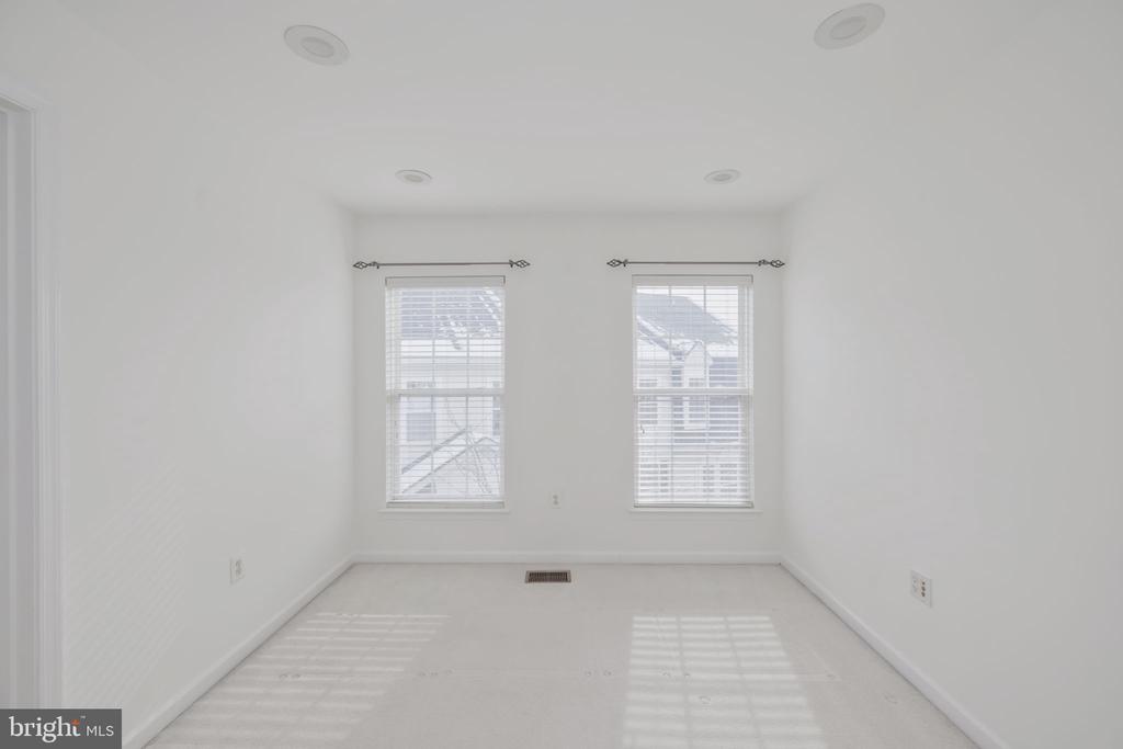 5108 ENGLISH TERRACE 104